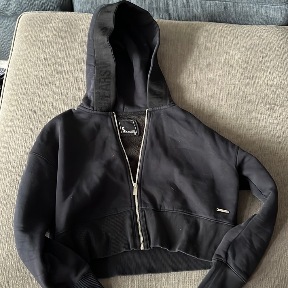 S. Wear cropped black sweatshirt